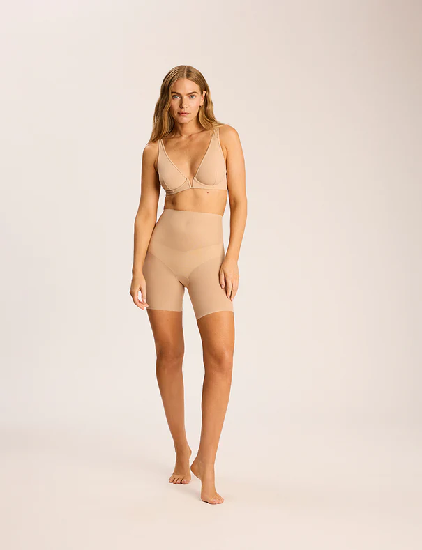 Model wearing the Commando Featherlight Control Short in Beige, front view